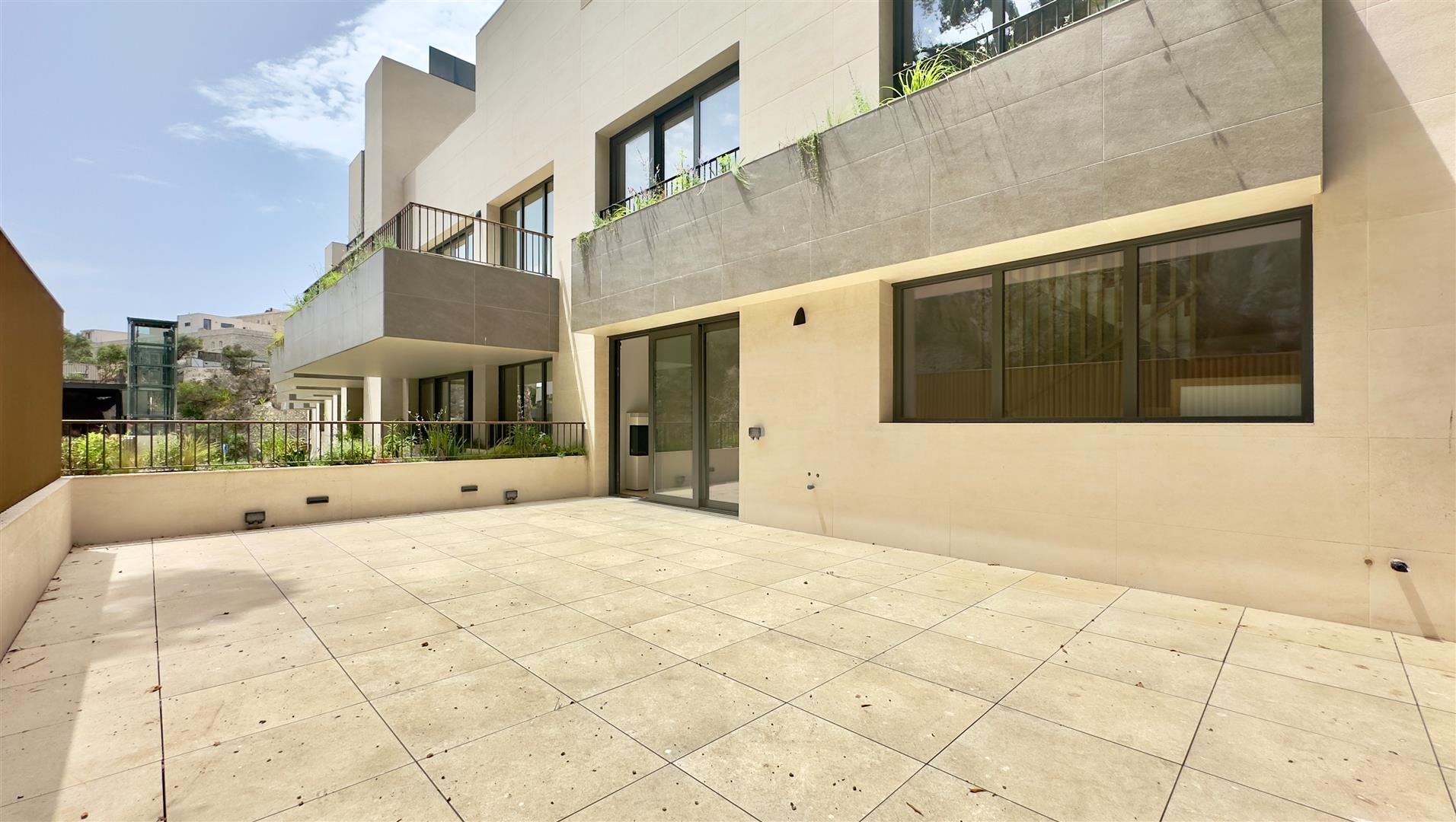 Image of House - 4 Bedrooms - 3 Bathrooms for Rental in North Gorge-Gibraltar, Image 5
